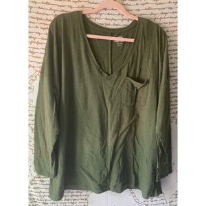 OLD NAVY long sleeve v neck boyfriend tee w pocket